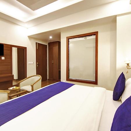 Marks Hotel & Banquet نويدا المظهر الخارجي الصورة