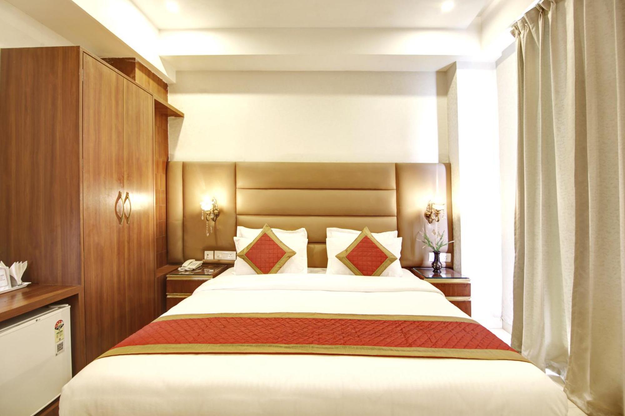 Marks Hotel & Banquet نويدا المظهر الخارجي الصورة