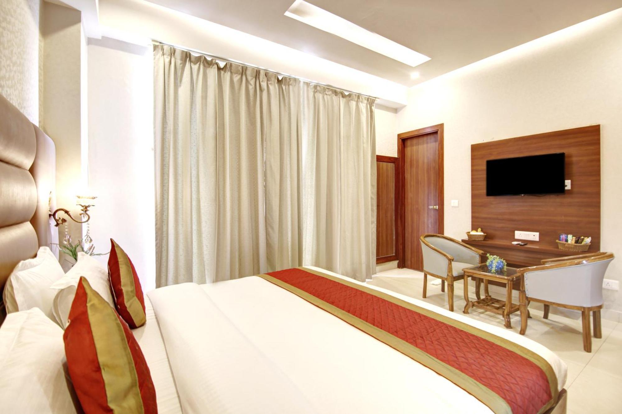 Marks Hotel & Banquet نويدا المظهر الخارجي الصورة