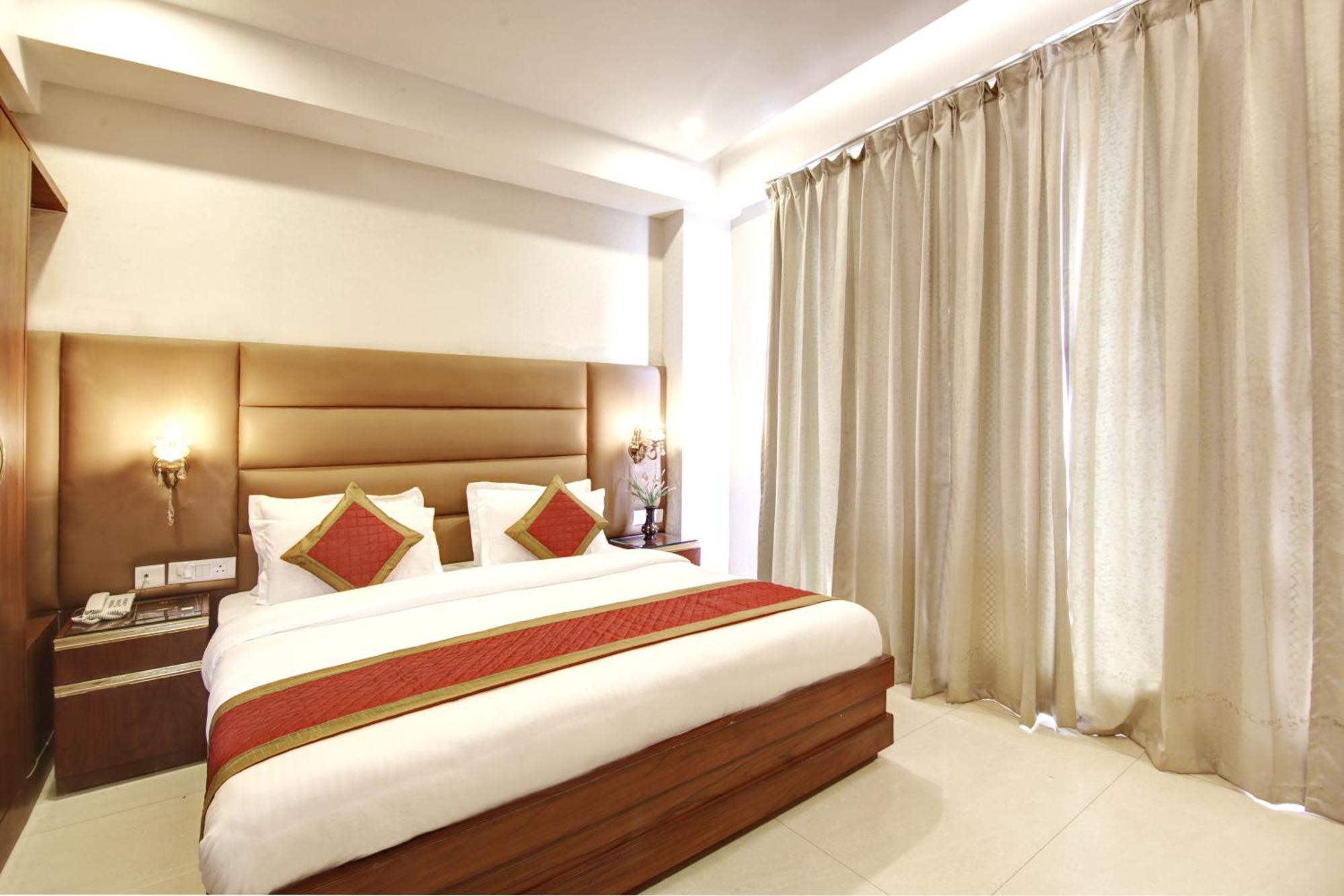 Marks Hotel & Banquet نويدا المظهر الخارجي الصورة
