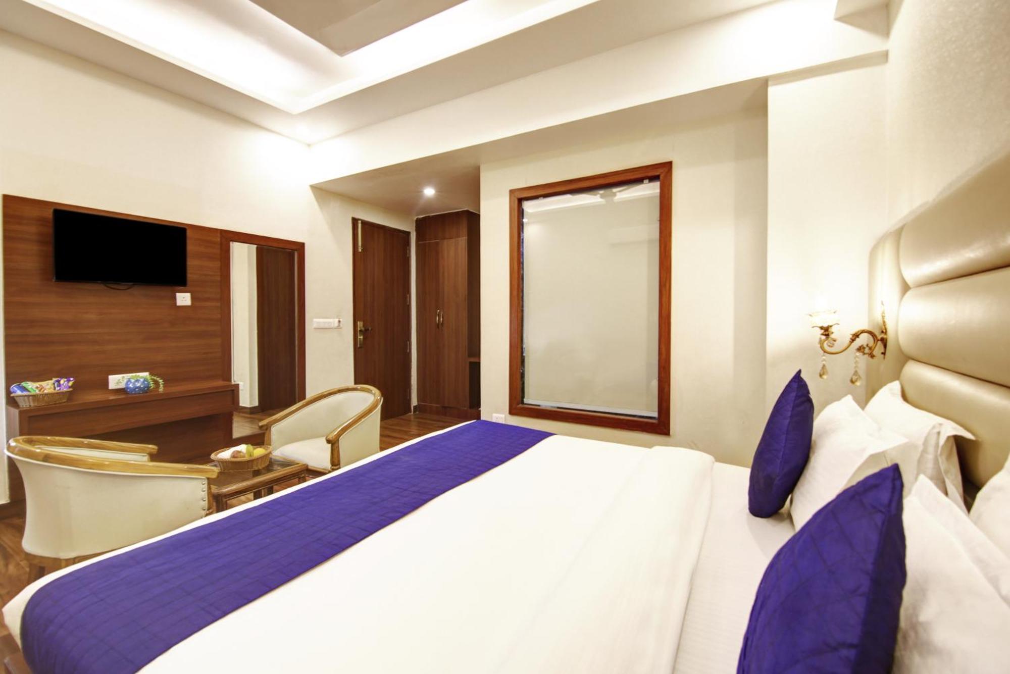 Marks Hotel & Banquet نويدا المظهر الخارجي الصورة
