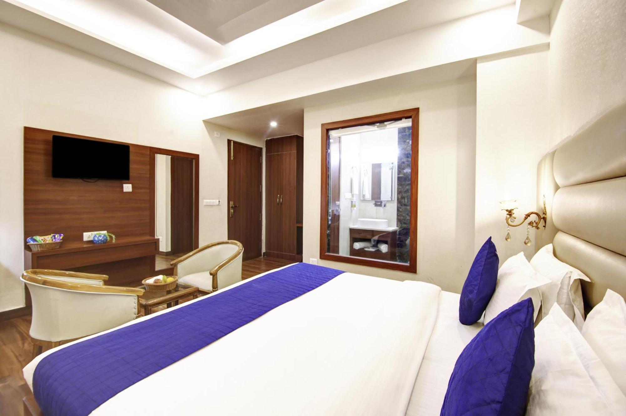 Marks Hotel & Banquet نويدا المظهر الخارجي الصورة