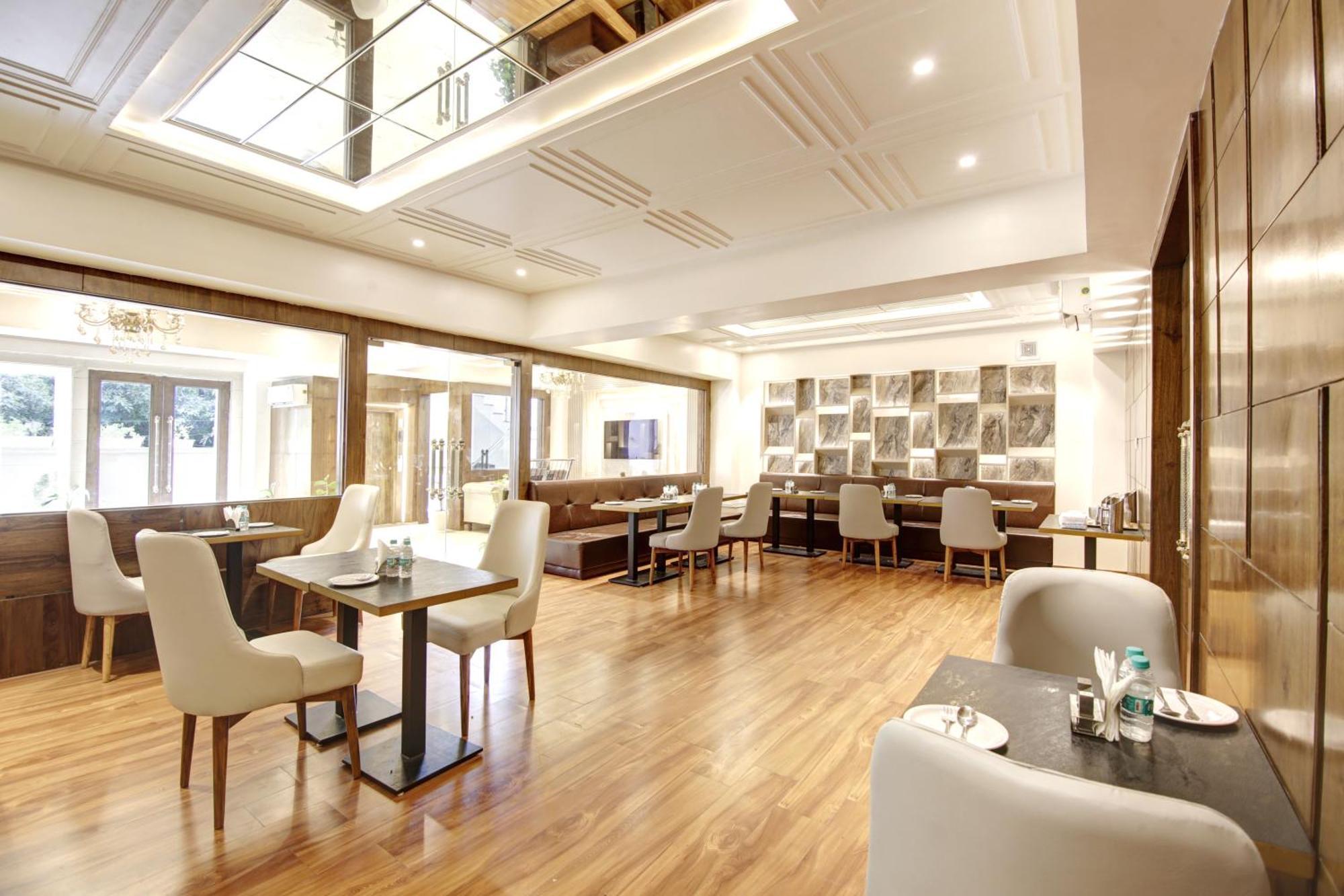 Marks Hotel & Banquet نويدا المظهر الخارجي الصورة