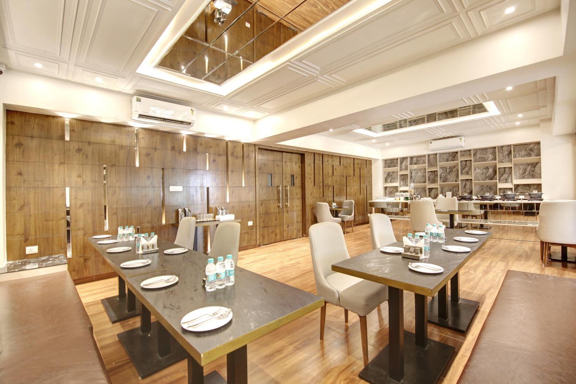 Marks Hotel & Banquet نويدا المظهر الخارجي الصورة