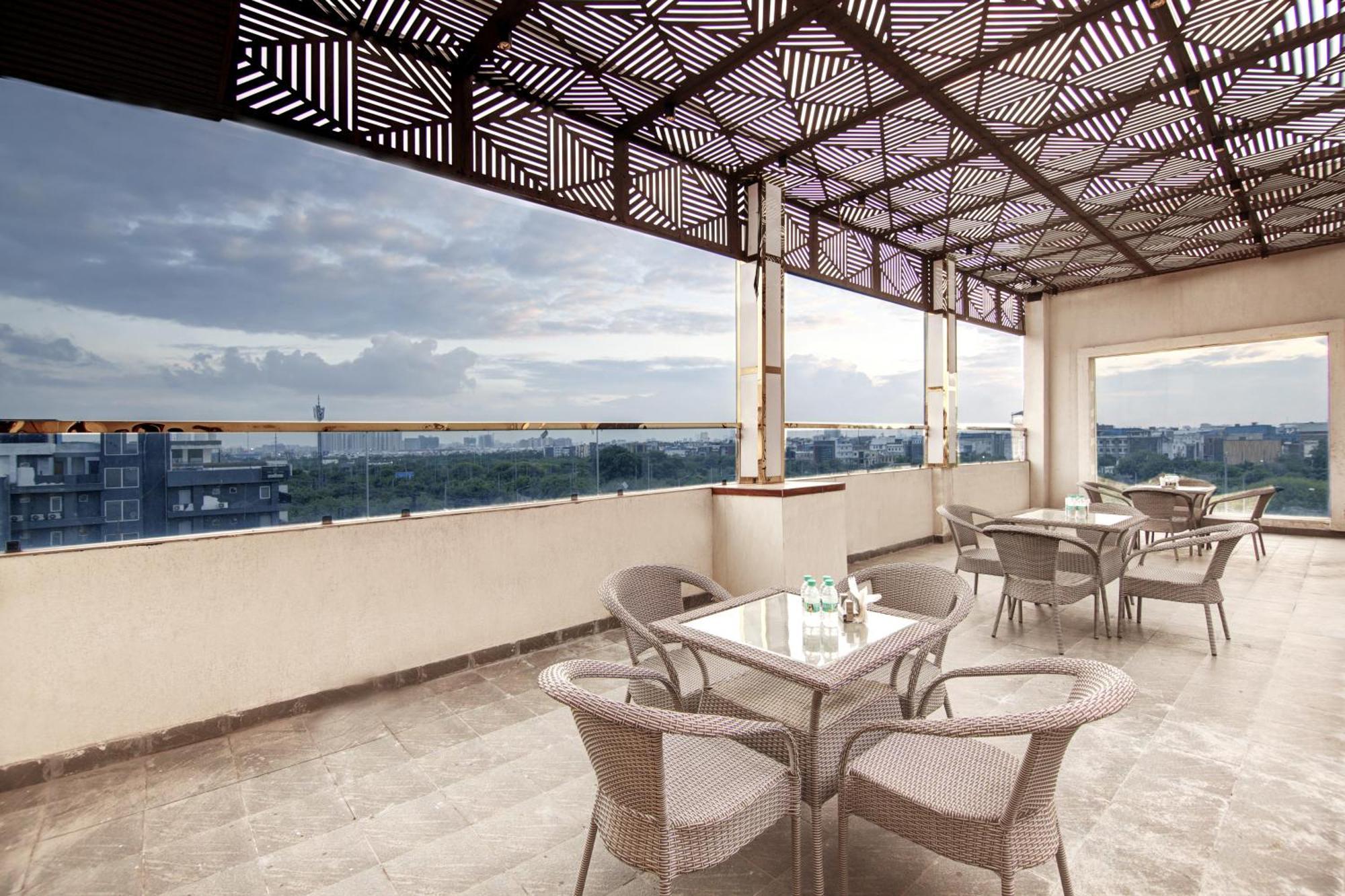 Marks Hotel & Banquet نويدا المظهر الخارجي الصورة