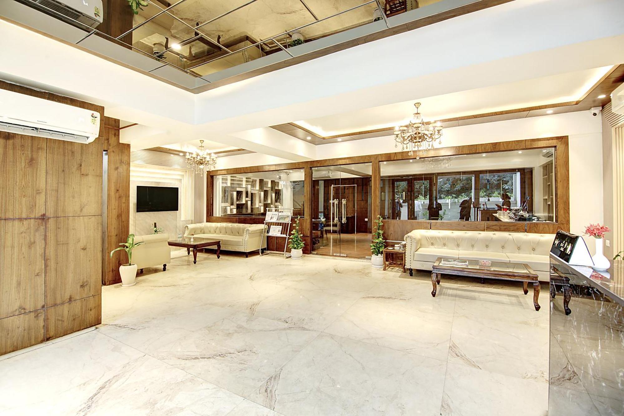 Marks Hotel & Banquet نويدا المظهر الخارجي الصورة