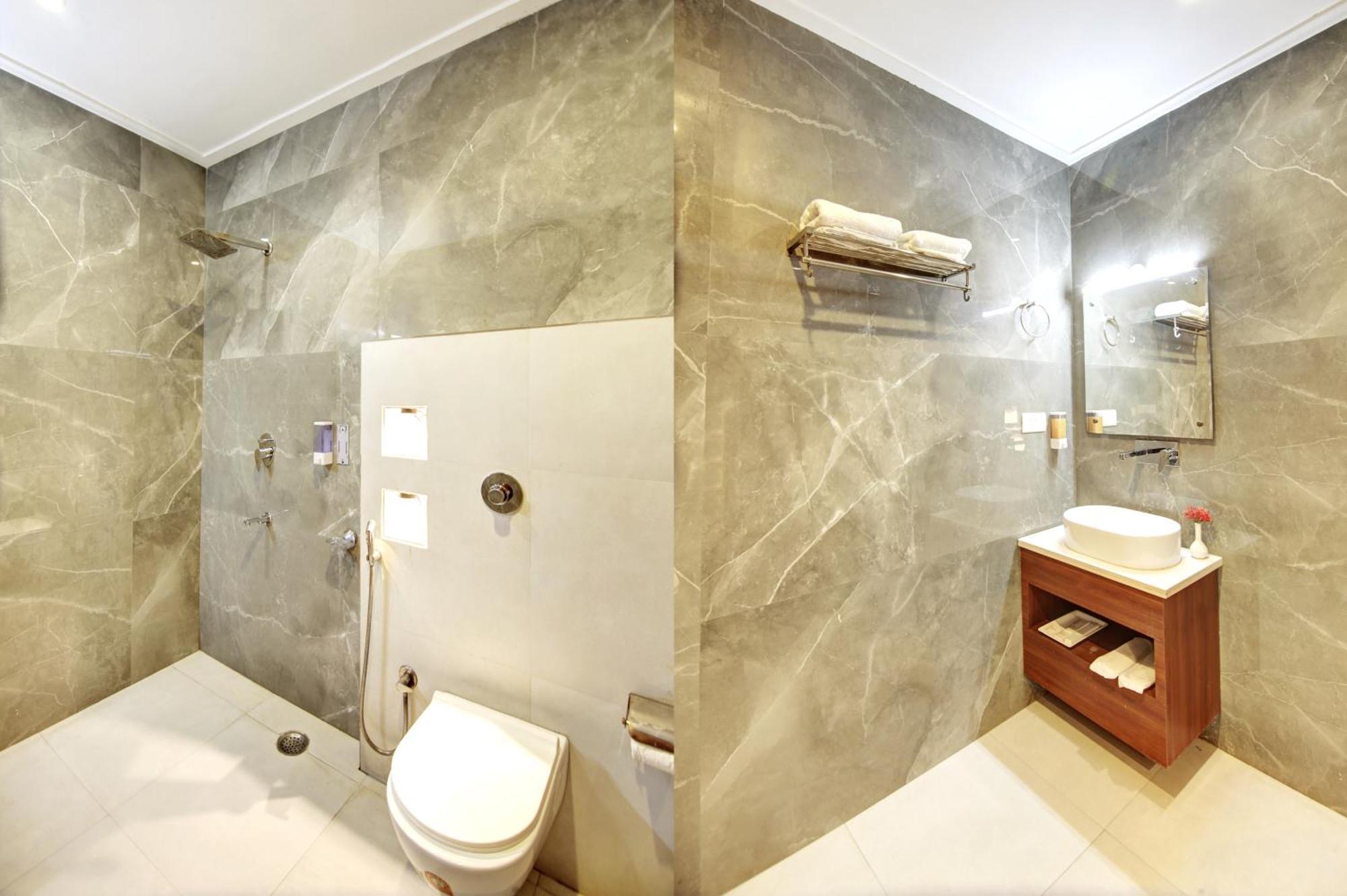 Marks Hotel & Banquet نويدا المظهر الخارجي الصورة