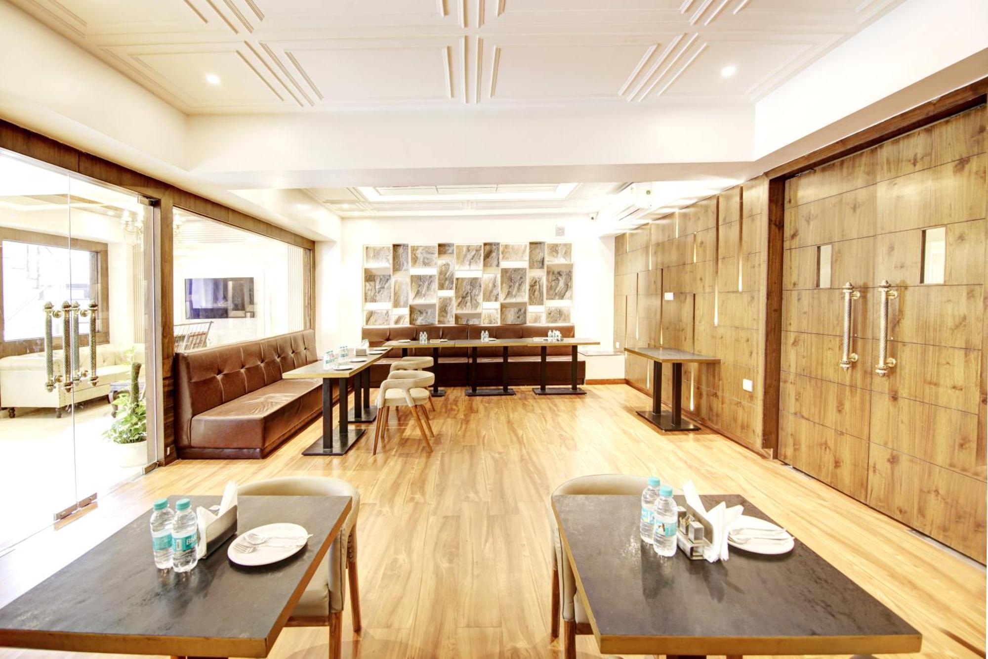 Marks Hotel & Banquet نويدا المظهر الخارجي الصورة
