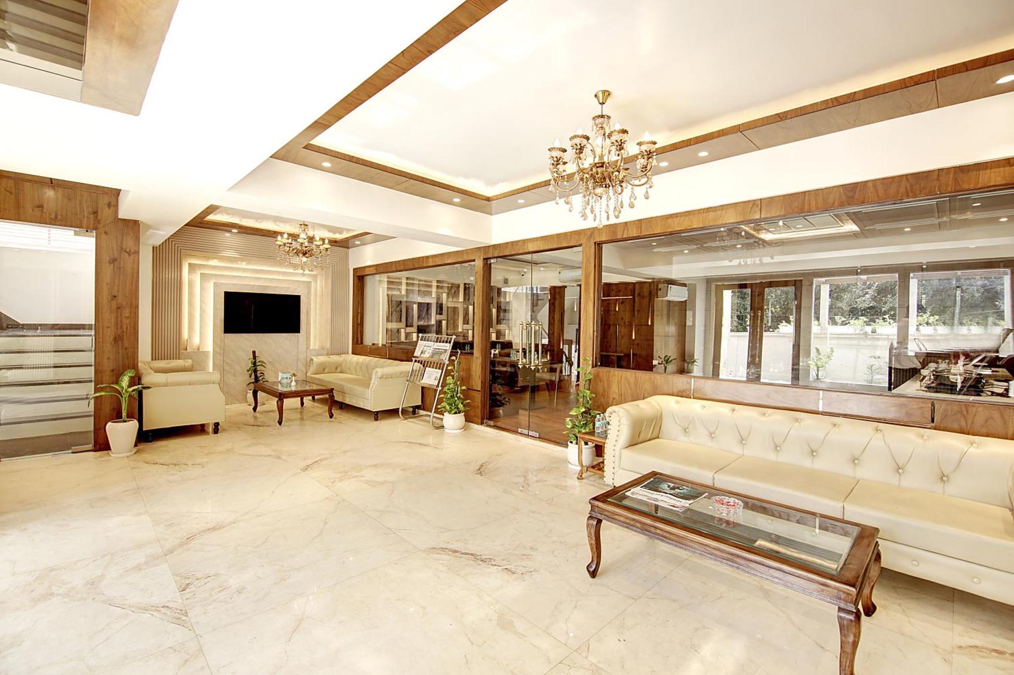 Marks Hotel & Banquet نويدا المظهر الخارجي الصورة